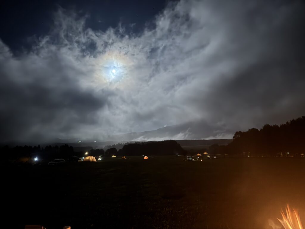 曇りのふもとっぱらキャンプ場の夜空