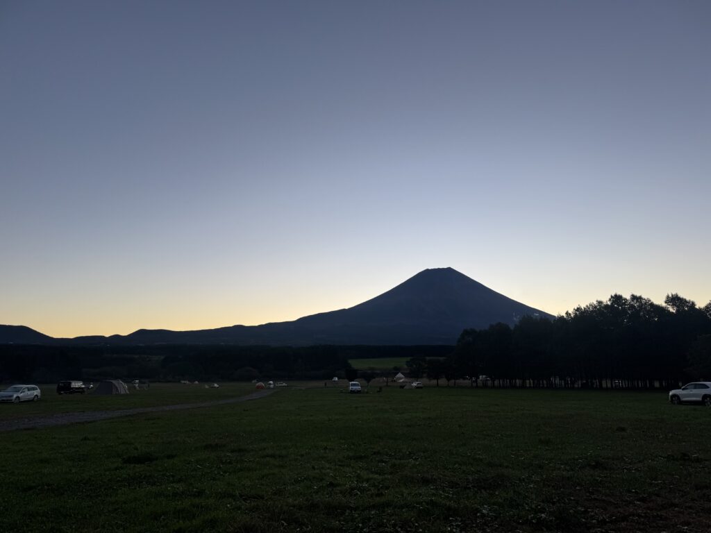 夜明け前のふもとっぱらキャンプ場